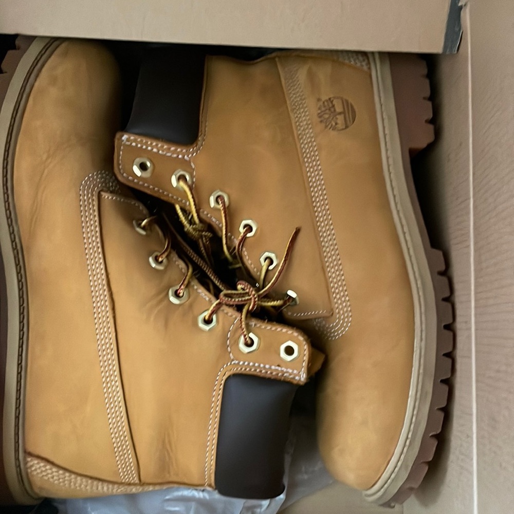 Classic timberland boots worn once inside
